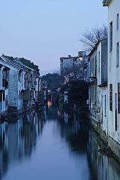 中世纪农奴模拟游戏《桎梏之下》Steam版3月28日发售